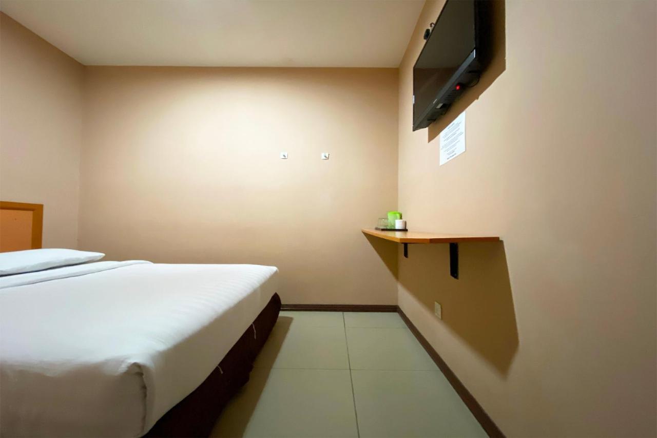 Oyo 90108 Hotel Kaya Kota Kinabalu Exterior foto